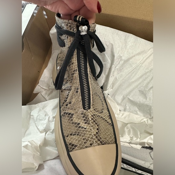 Converse RUN STAR HIKE HI
NOMAD/BLACK/WHITE - Picture 5 of 9